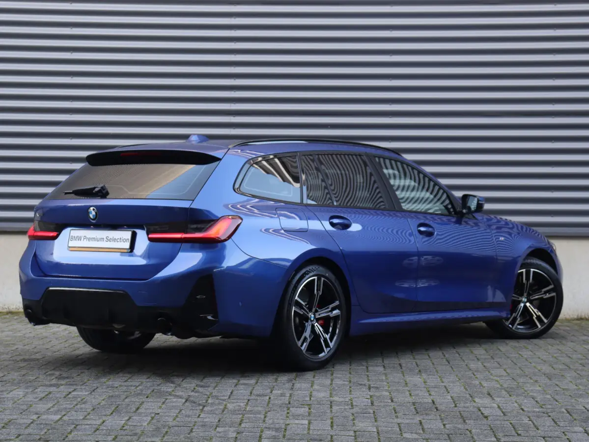 330i xDrive | M Sportpakket Pro | Panodak | Trekhaak | Head-Up | Parking Assistant Plus | Getint Glas | Comfort Access | 18'' LMV