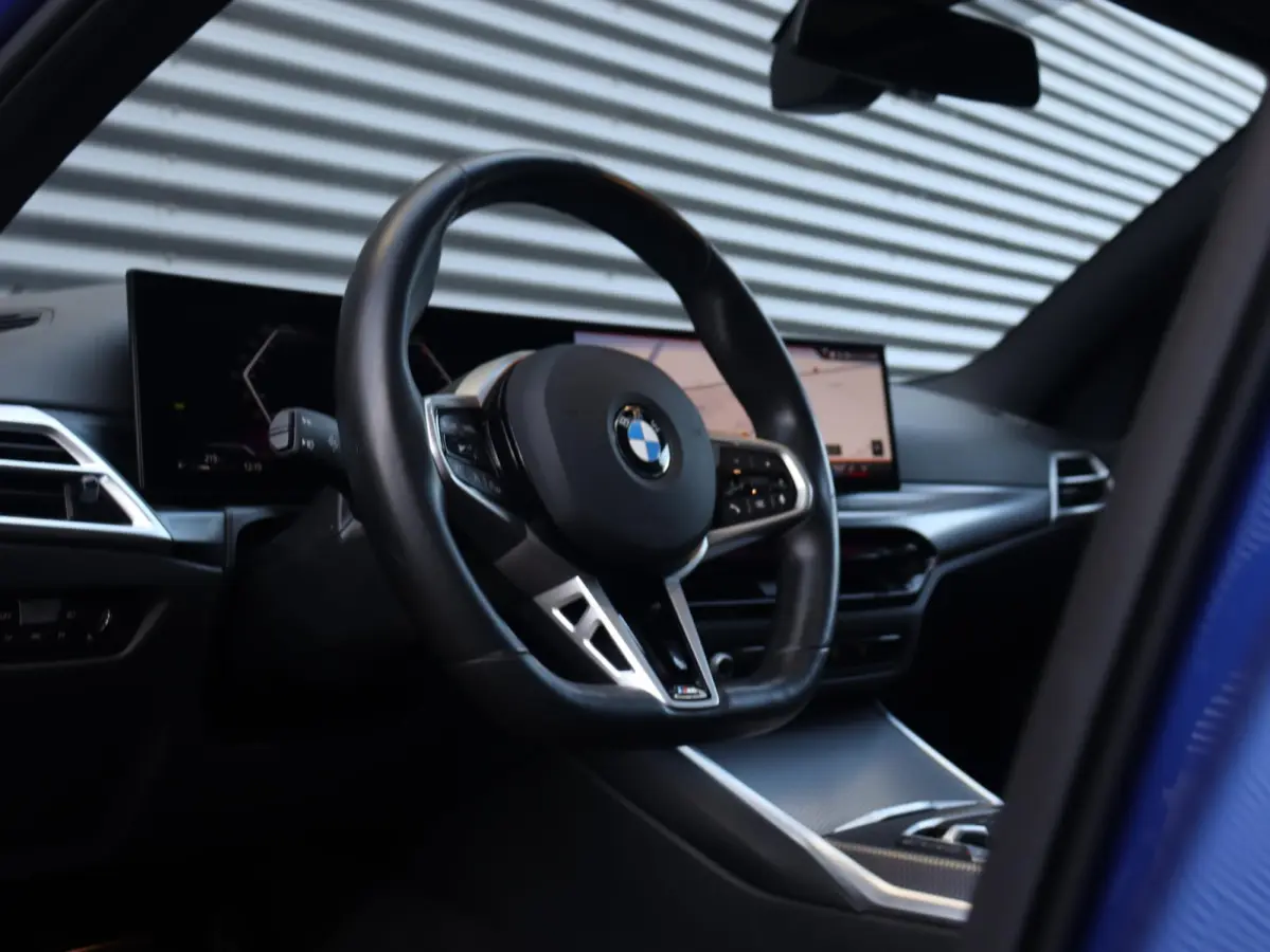 330i xDrive | M Sportpakket Pro | Panodak | Trekhaak | Head-Up | Parking Assistant Plus | Getint Glas | Comfort Access | 18'' LMV