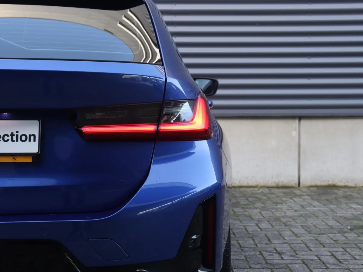 330i xDrive | M Sportpakket Pro | Panodak | Trekhaak | Head-Up | Parking Assistant Plus | Getint Glas | Comfort Access | 18'' LMV