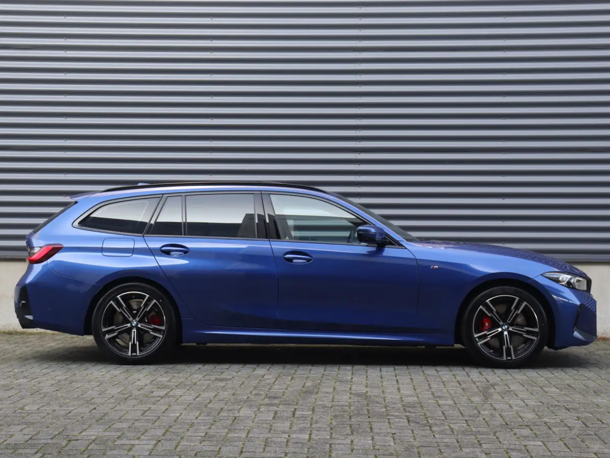 330i xDrive | M Sportpakket Pro | Panodak | Trekhaak | Head-Up | Parking Assistant Plus | Getint Glas | Comfort Access | 18'' LMV
