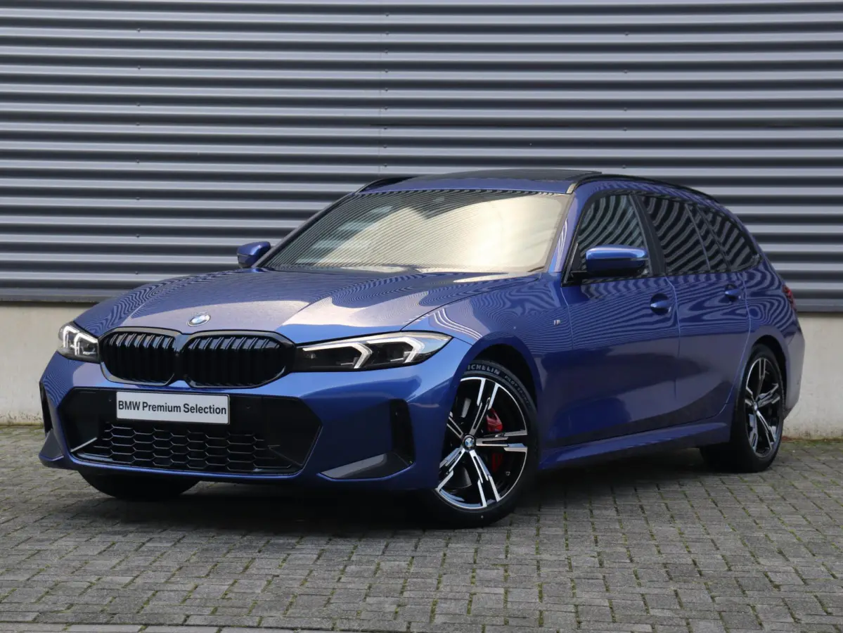 330i xDrive | M Sportpakket Pro | Panodak | Trekhaak | Head-Up | Parking Assistant Plus | Getint Glas | Comfort Access | 18'' LMV