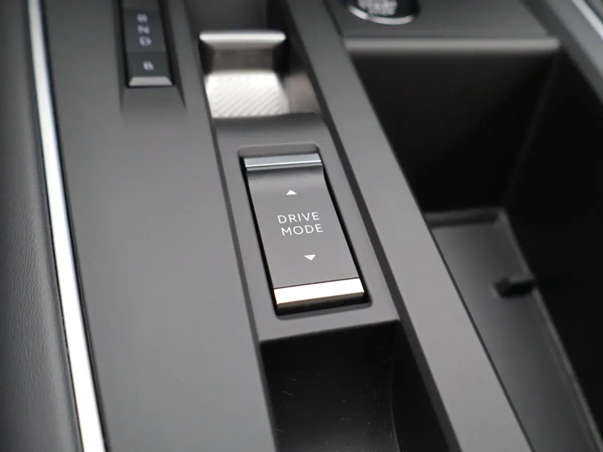 1.6 Plug-in Hybrid 225pk Plus 98,5% SOH | Carplay | Panoramadak | Elek. Verstelbare Stoelen met geheugen | Camera | PDC V+A | Keyless | Origineel NL!
