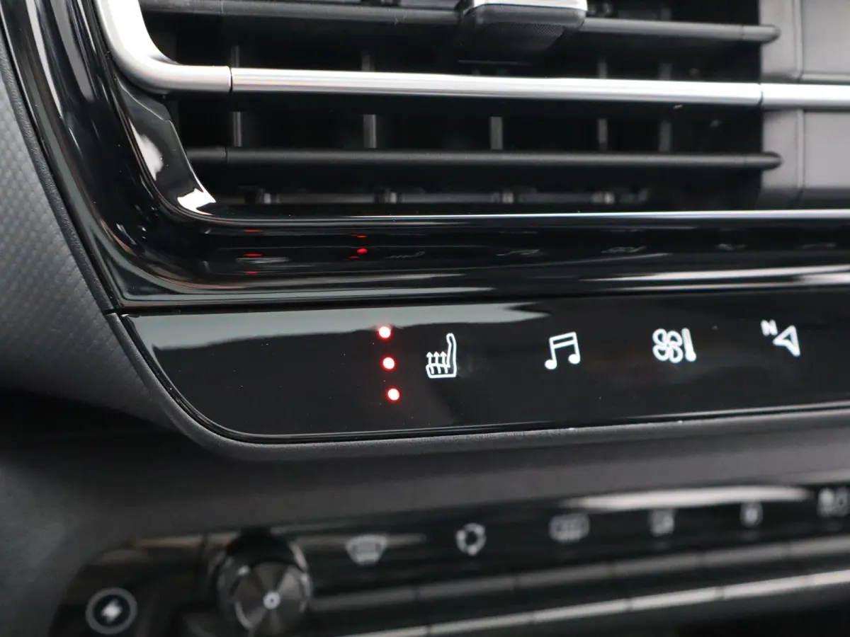 1.6 Plug-in Hybrid 225pk Plus 98,5% SOH | Carplay | Panoramadak | Elek. Verstelbare Stoelen met geheugen | Camera | PDC V+A | Keyless | Origineel NL!