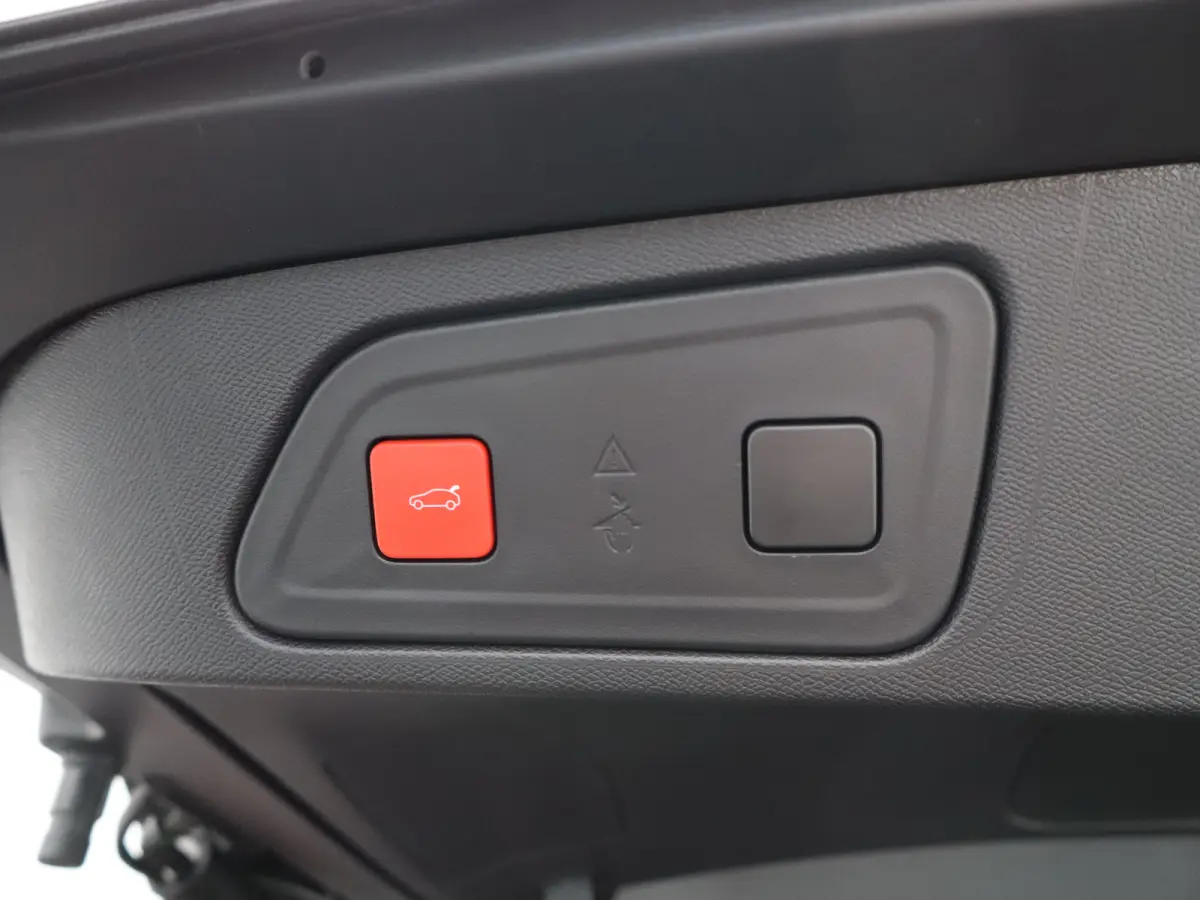 1.6 Plug-in Hybrid 225pk Plus 98,5% SOH | Carplay | Panoramadak | Elek. Verstelbare Stoelen met geheugen | Camera | PDC V+A | Keyless | Origineel NL!
