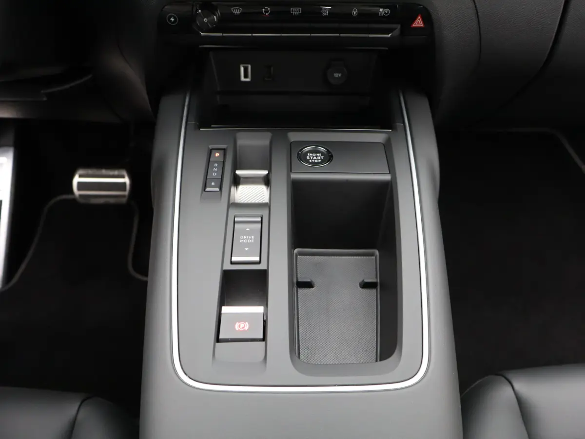 1.6 Plug-in Hybrid 225pk Plus 98,5% SOH | Carplay | Panoramadak | Elek. Verstelbare Stoelen met geheugen | Camera | PDC V+A | Keyless | Origineel NL!