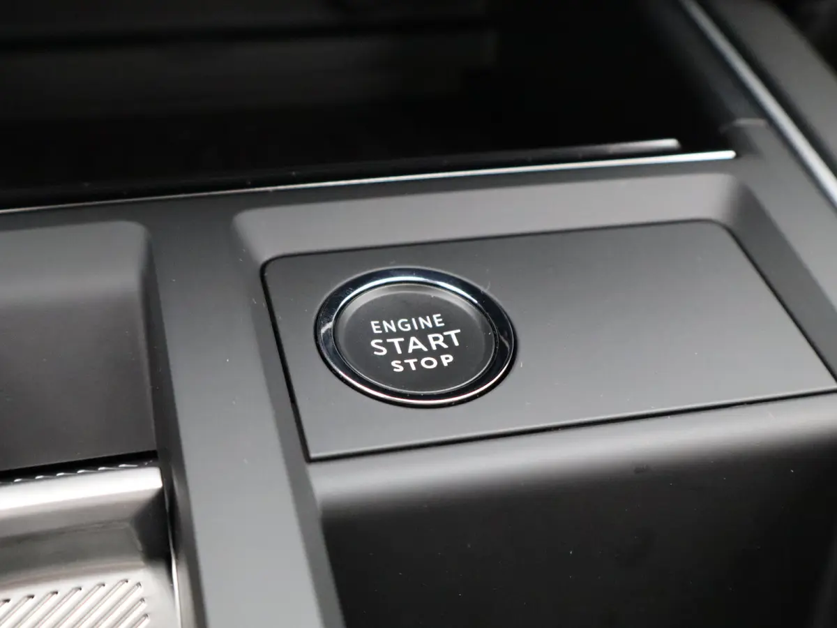 1.6 Plug-in Hybrid 225pk Plus 98,5% SOH | Carplay | Panoramadak | Elek. Verstelbare Stoelen met geheugen | Camera | PDC V+A | Keyless | Origineel NL!