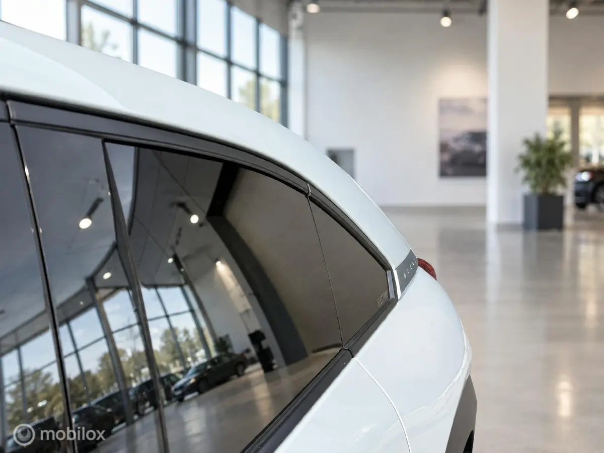 e-SkyActiv 145 | SOH 93% | ACCUGARANTIE | HUD | STOEL- & STUURVERWARMING | ADAPTIVE CRUISE | CAMERA | KEYLESS