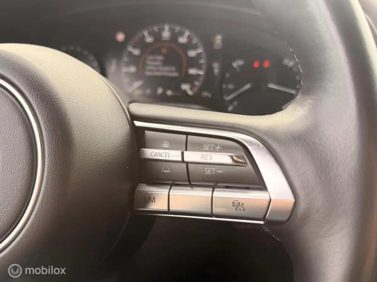 e-SkyActiv 145 | SOH 93% | ACCUGARANTIE | HUD | STOEL- & STUURVERWARMING | ADAPTIVE CRUISE | CAMERA | KEYLESS