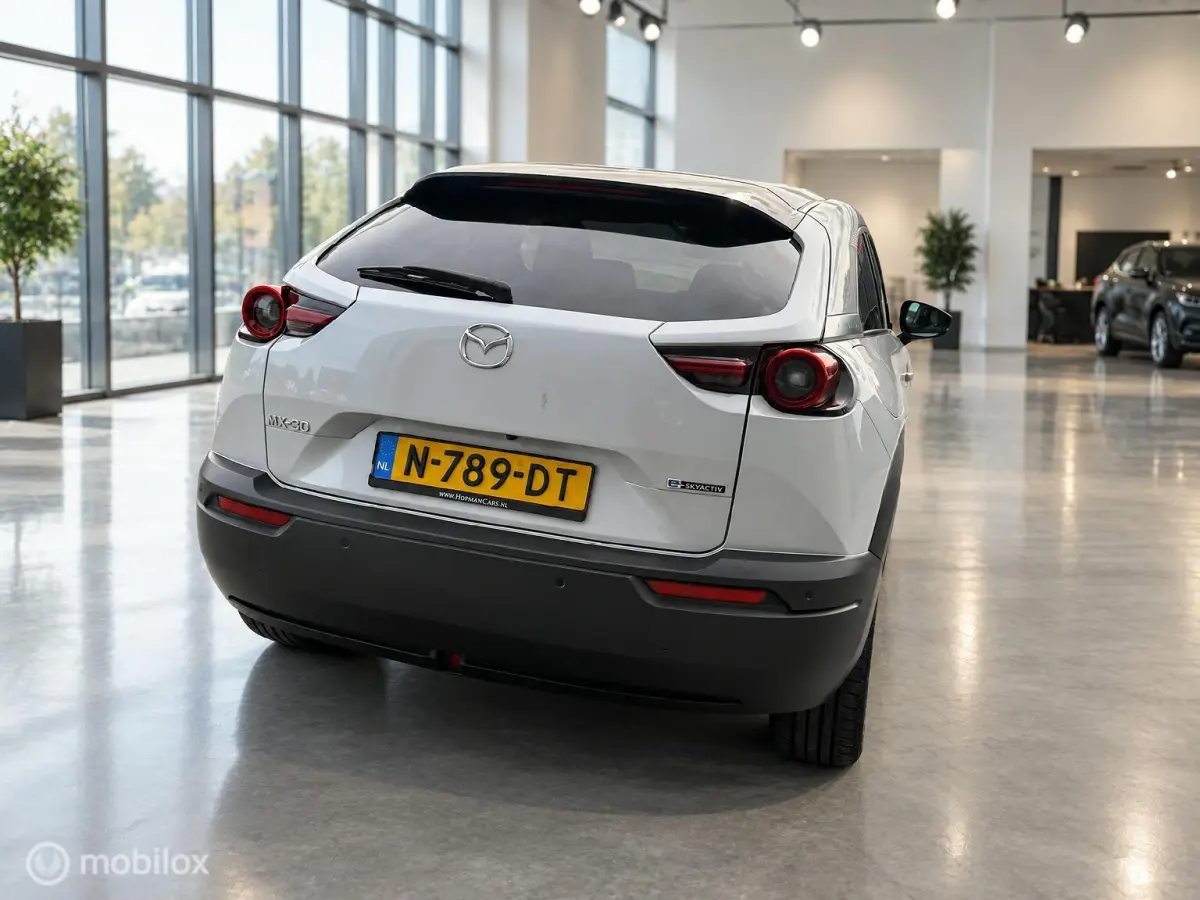 e-SkyActiv 145 | SOH 93% | ACCUGARANTIE | HUD | STOEL- & STUURVERWARMING | ADAPTIVE CRUISE | CAMERA | KEYLESS