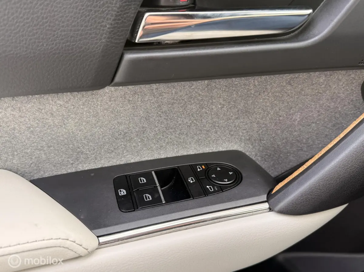 e-SkyActiv 145 | SOH 93% | ACCUGARANTIE | HUD | STOEL- & STUURVERWARMING | ADAPTIVE CRUISE | CAMERA | KEYLESS