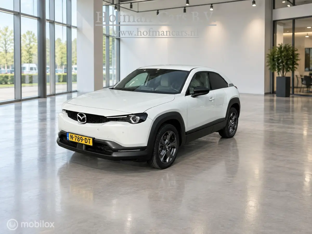 e-SkyActiv 145 | SOH 93% | ACCUGARANTIE | HUD | STOEL- & STUURVERWARMING | ADAPTIVE CRUISE | CAMERA | KEYLESS