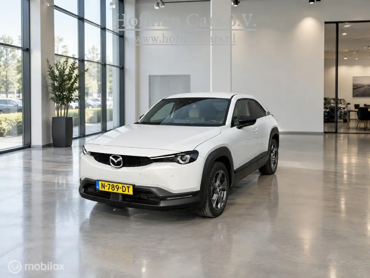 e-SkyActiv 145 | SOH 93% | ACCUGARANTIE | HUD | STOEL- & STUURVERWARMING | ADAPTIVE CRUISE | CAMERA | KEYLESS