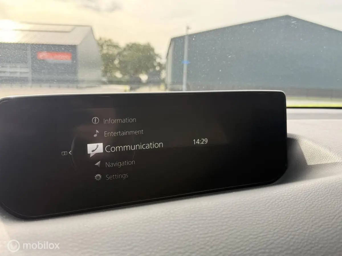 e-SkyActiv 145 | SOH 93% | ACCUGARANTIE | HUD | STOEL- & STUURVERWARMING | ADAPTIVE CRUISE | CAMERA | KEYLESS