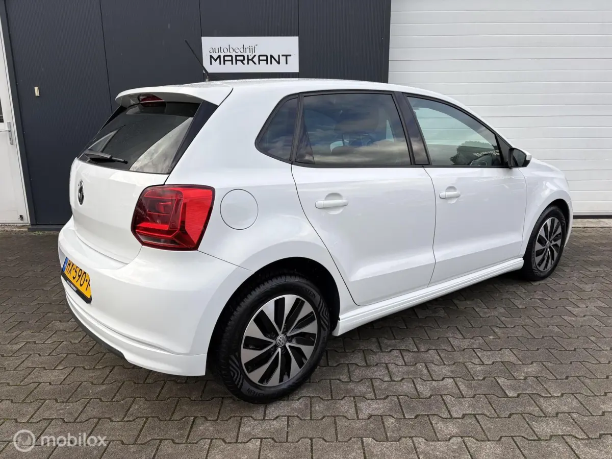 1.0 TSI Navi / 5-Drs / Airco / Bluetooth