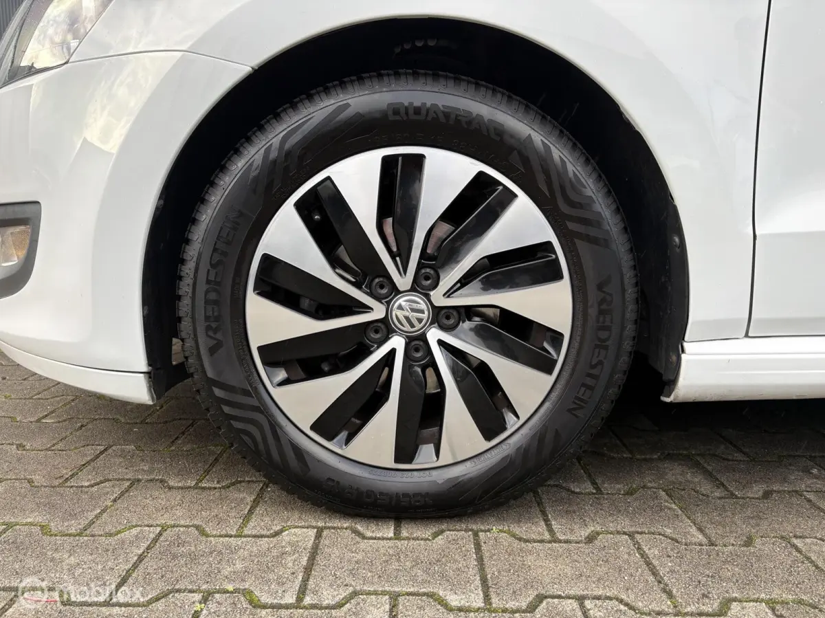 1.0 TSI Navi / 5-Drs / Airco / Bluetooth