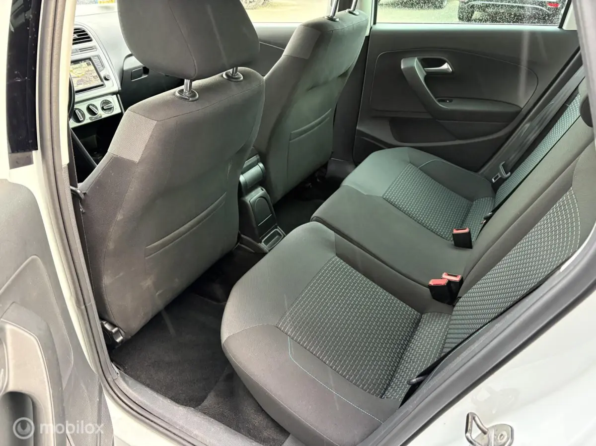 1.0 TSI Navi / 5-Drs / Airco / Bluetooth