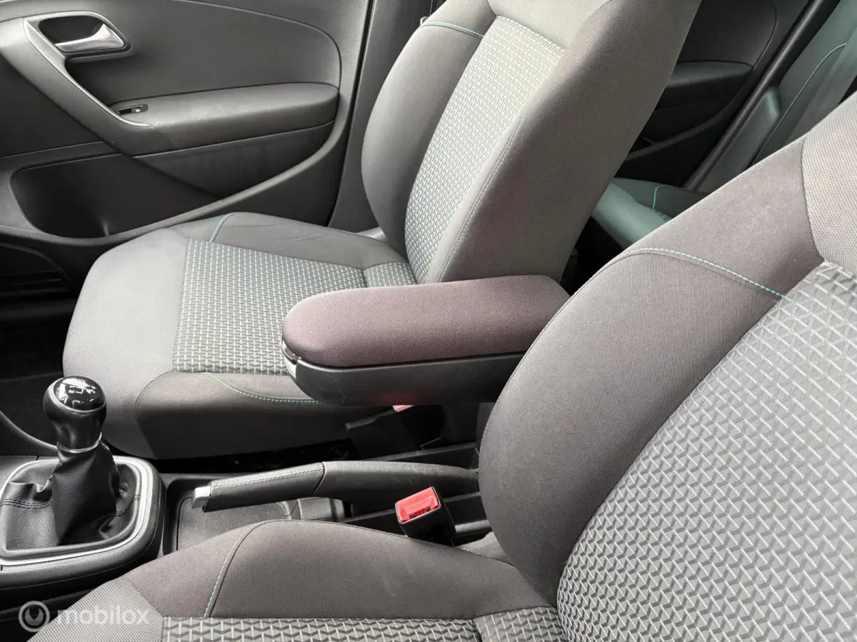1.0 TSI Navi / 5-Drs / Airco / Bluetooth