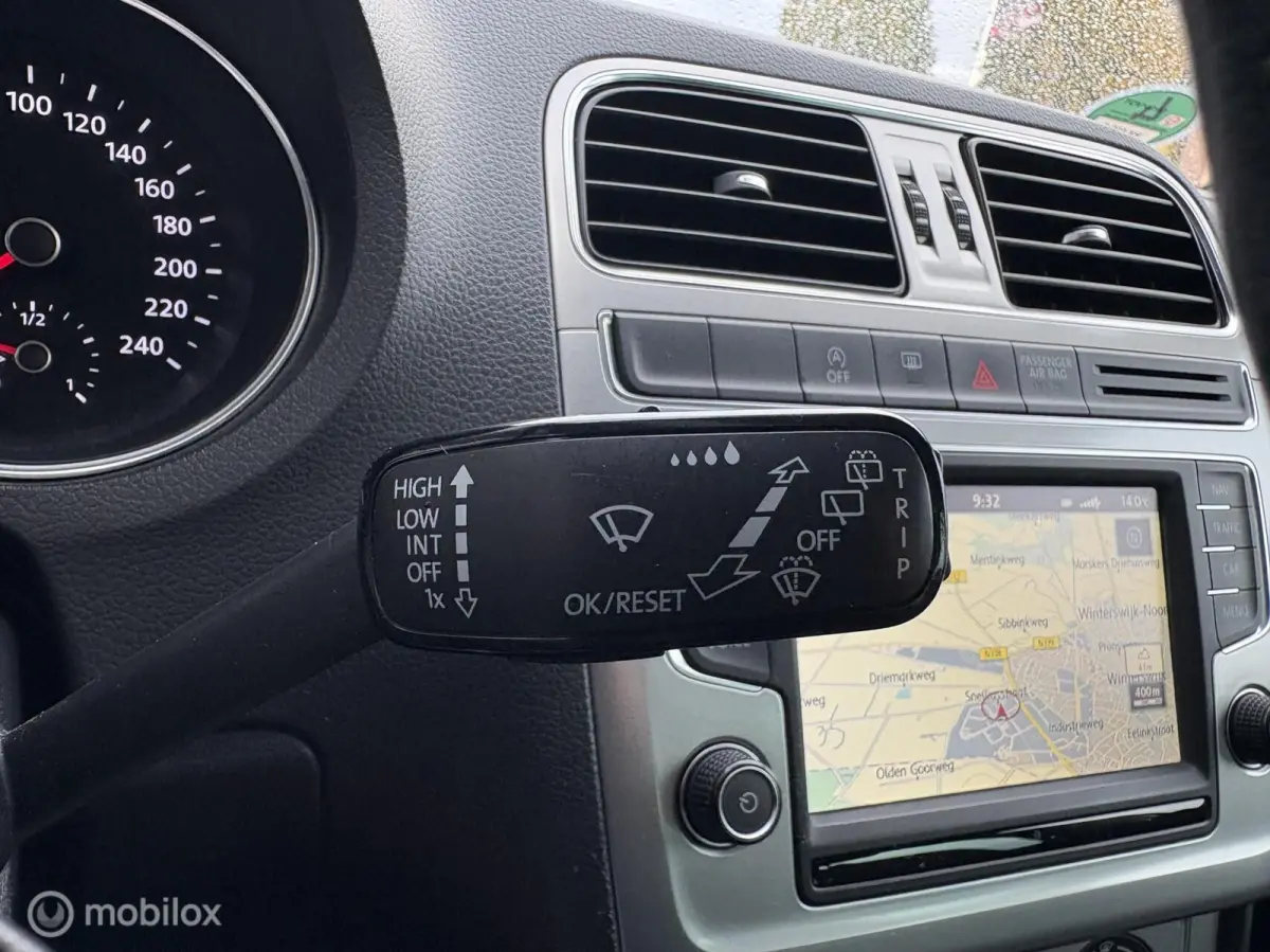 1.0 TSI Navi / 5-Drs / Airco / Bluetooth