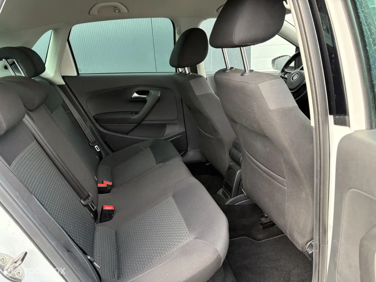1.0 TSI Navi / 5-Drs / Airco / Bluetooth