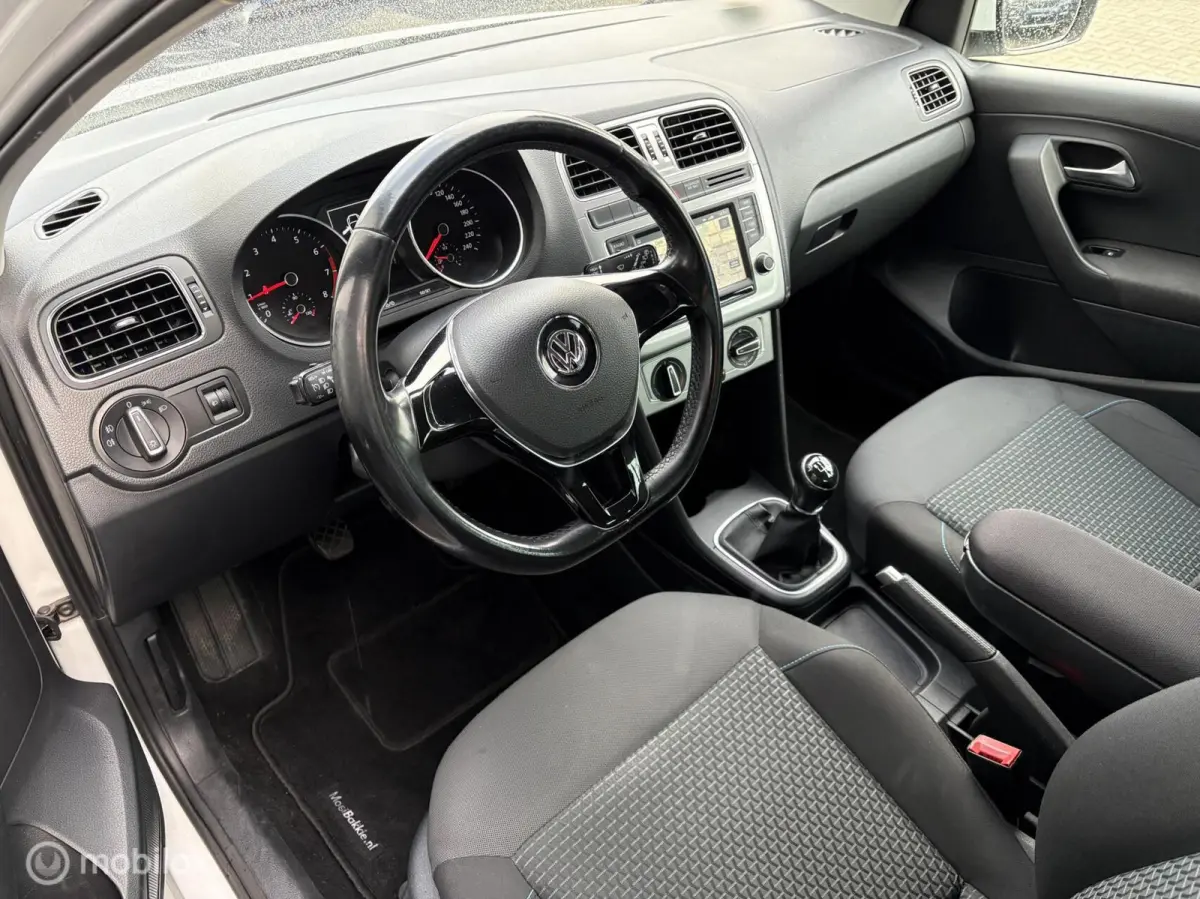 1.0 TSI Navi / 5-Drs / Airco / Bluetooth
