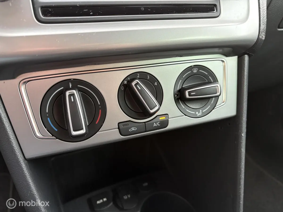 1.0 TSI Navi / 5-Drs / Airco / Bluetooth