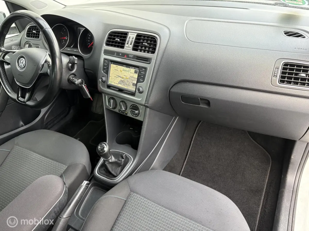 1.0 TSI Navi / 5-Drs / Airco / Bluetooth