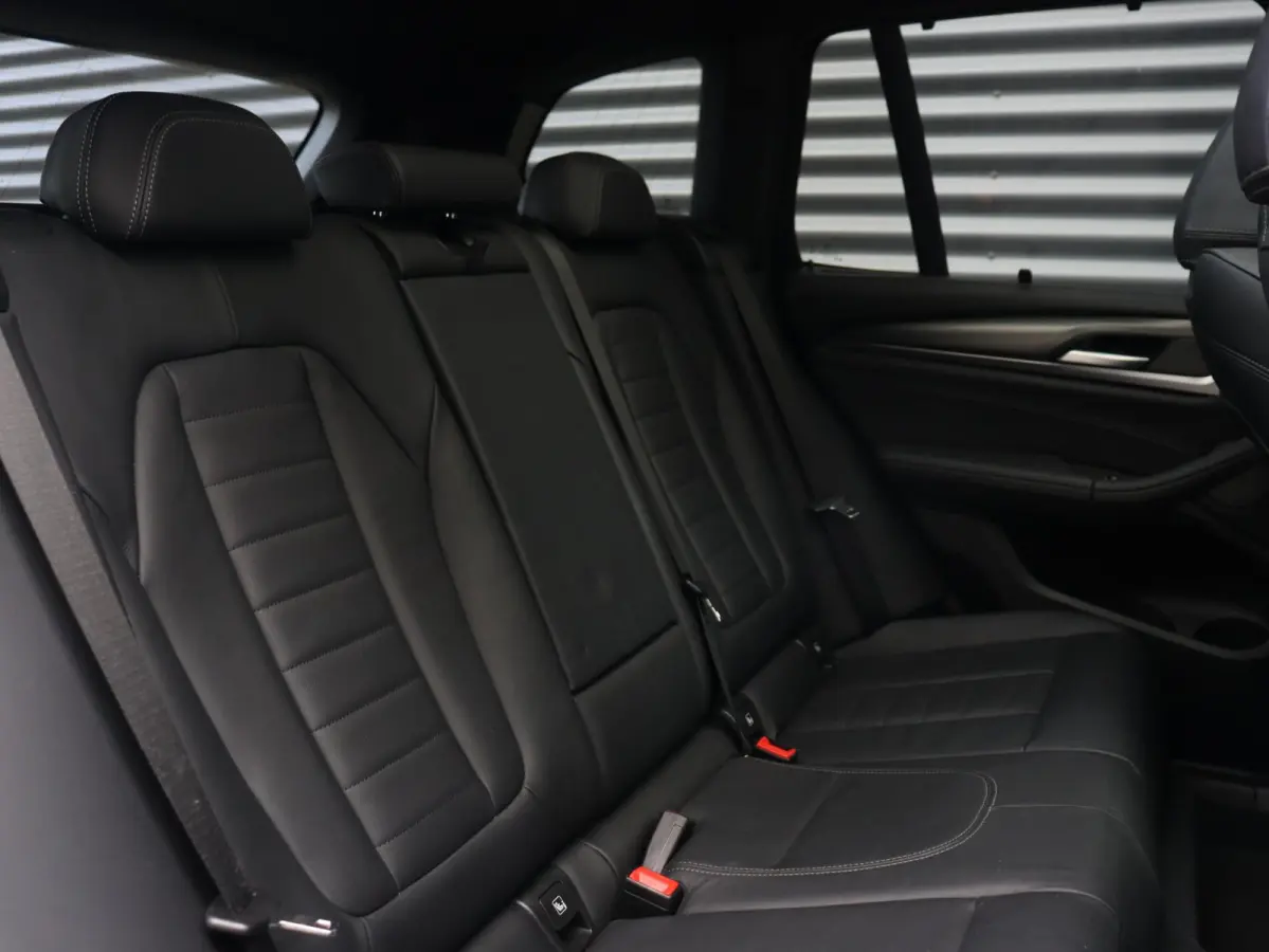 xDrive30e | M Sportpakket | Panodak | Head-Up | Harman Kardon | Comfort Access | Elektr. Stoelen | Parking Pack | 19'' LMV