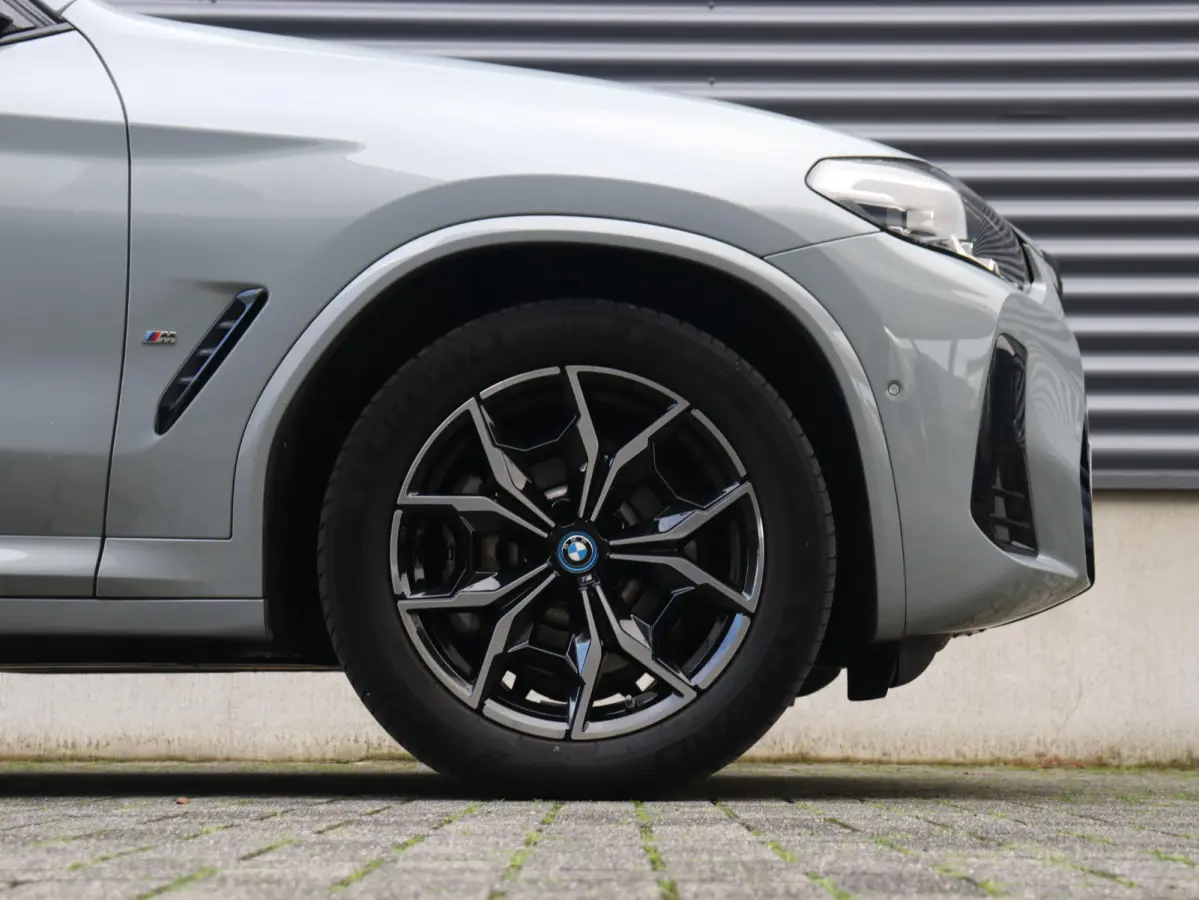 xDrive30e | M Sportpakket | Panodak | Head-Up | Harman Kardon | Comfort Access | Elektr. Stoelen | Parking Pack | 19'' LMV
