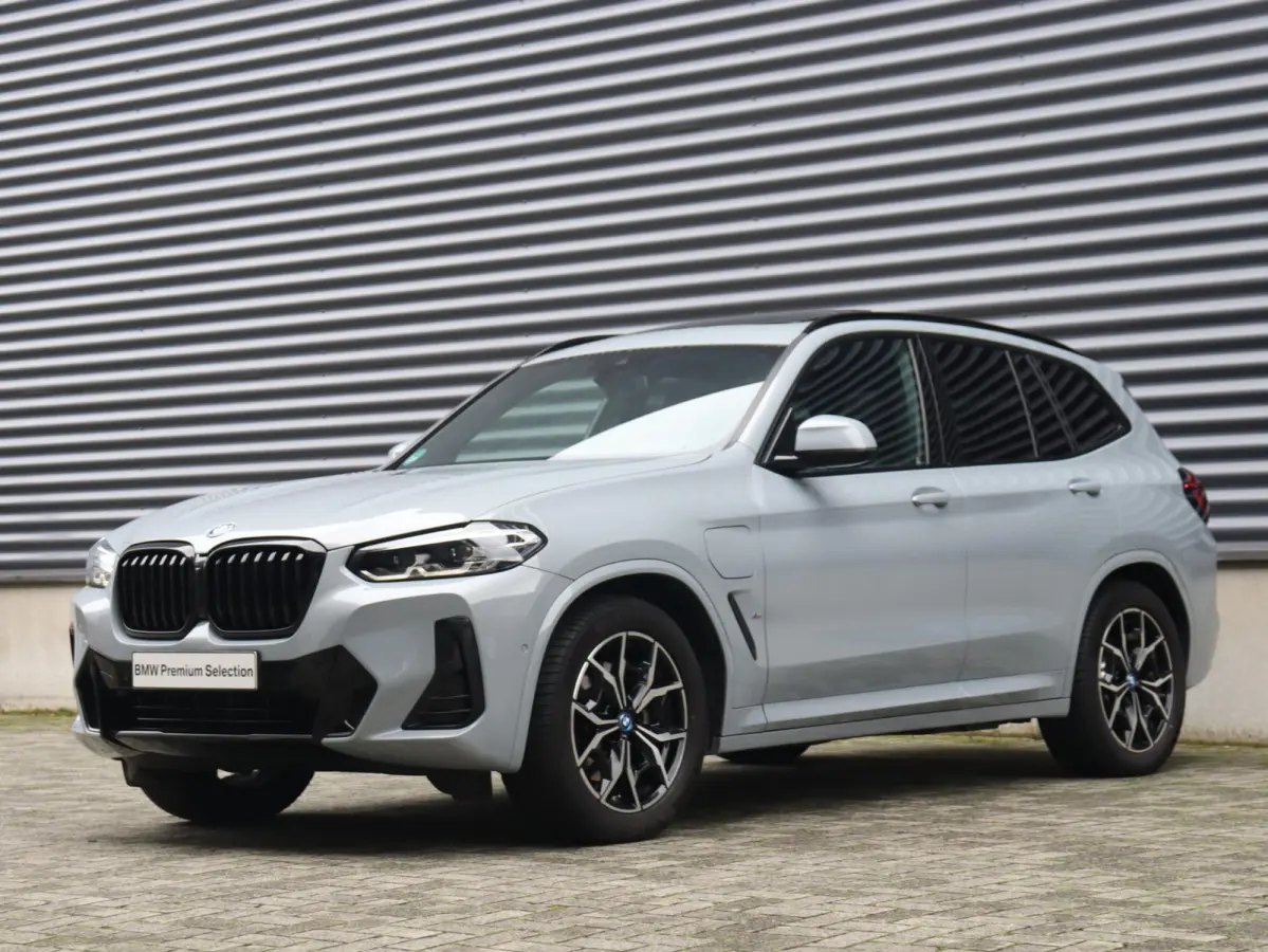xDrive30e | M Sportpakket | Panodak | Head-Up | Harman Kardon | Comfort Access | Elektr. Stoelen | Parking Pack | 19'' LMV