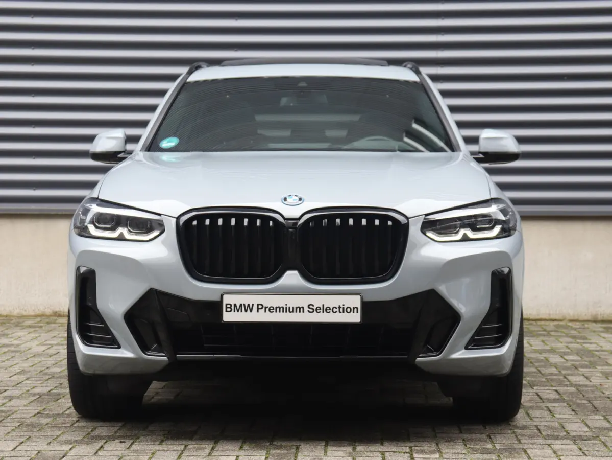 xDrive30e | M Sportpakket | Panodak | Head-Up | Harman Kardon | Comfort Access | Elektr. Stoelen | Parking Pack | 19'' LMV