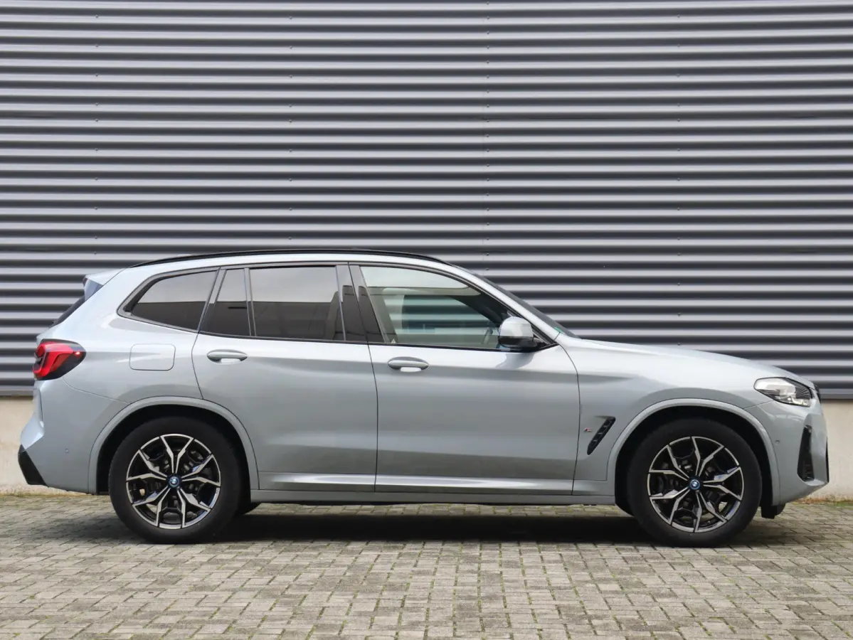 xDrive30e | M Sportpakket | Panodak | Head-Up | Harman Kardon | Comfort Access | Elektr. Stoelen | Parking Pack | 19'' LMV