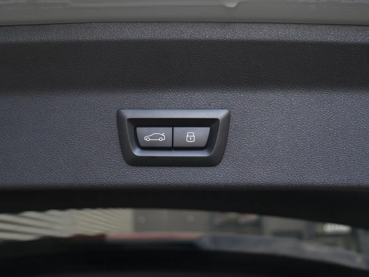 xDrive30e | M Sportpakket | Panodak | Head-Up | Harman Kardon | Comfort Access | Elektr. Stoelen | Parking Pack | 19'' LMV