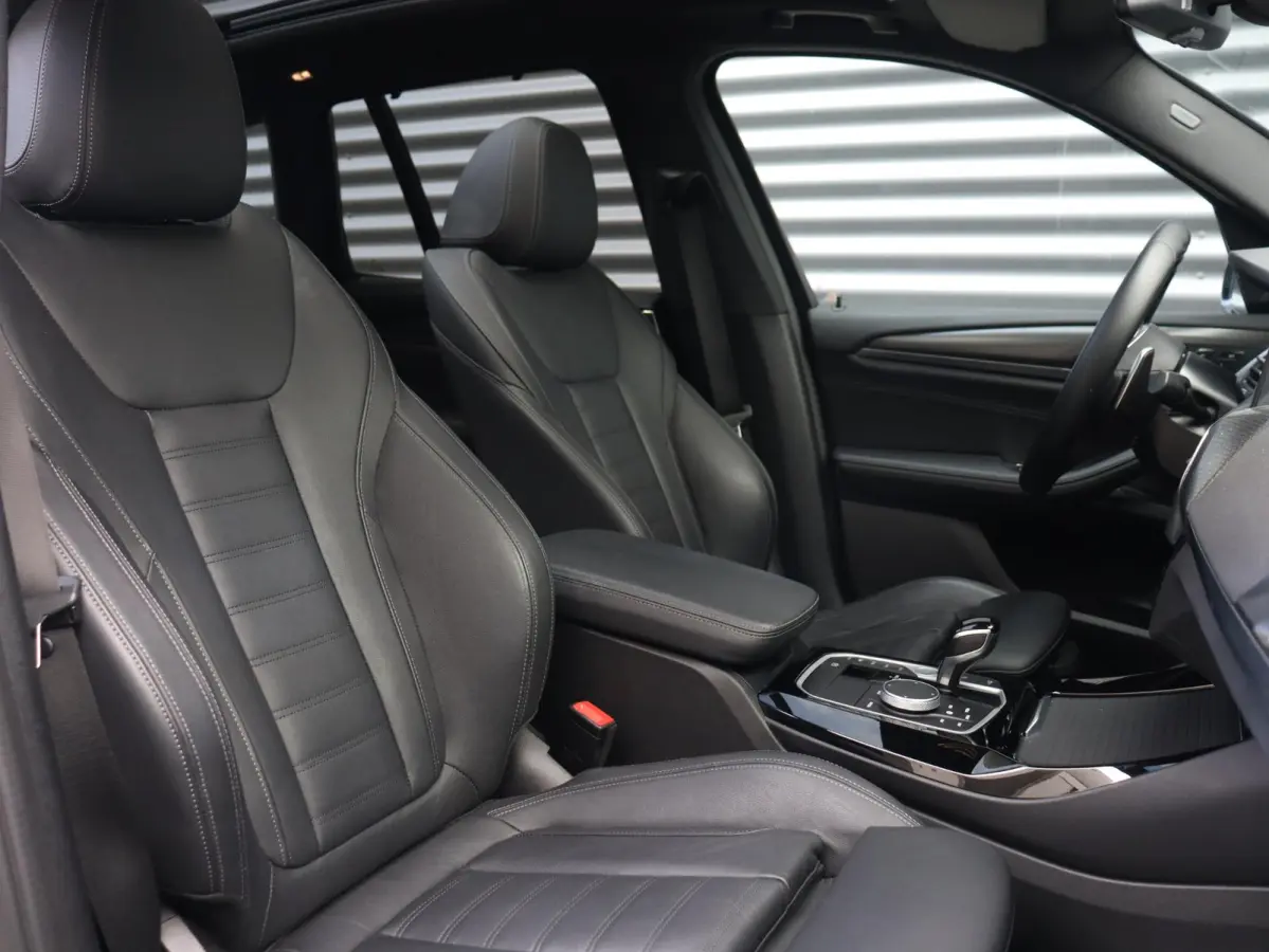 xDrive30e | M Sportpakket | Panodak | Head-Up | Harman Kardon | Comfort Access | Elektr. Stoelen | Parking Pack | 19'' LMV