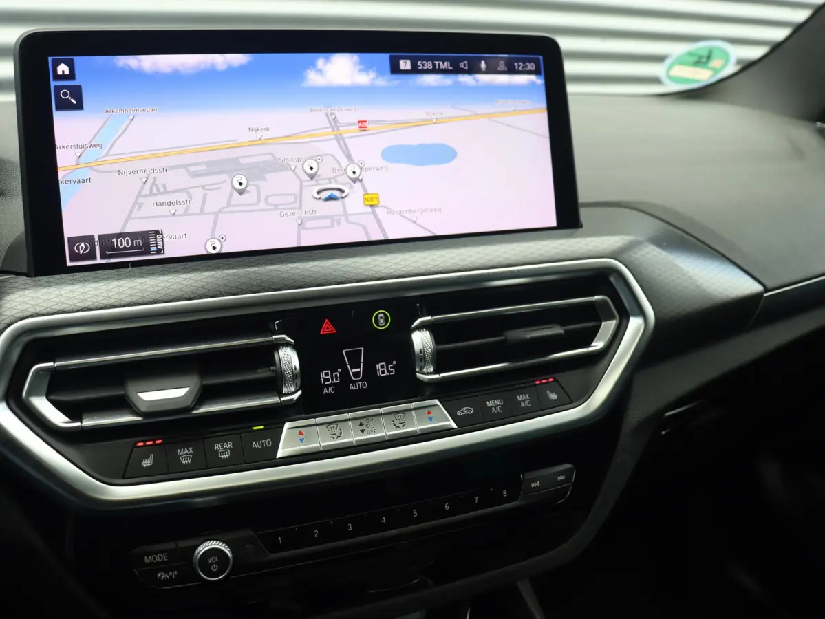 xDrive30e | M Sportpakket | Panodak | Head-Up | Harman Kardon | Comfort Access | Elektr. Stoelen | Parking Pack | 19'' LMV