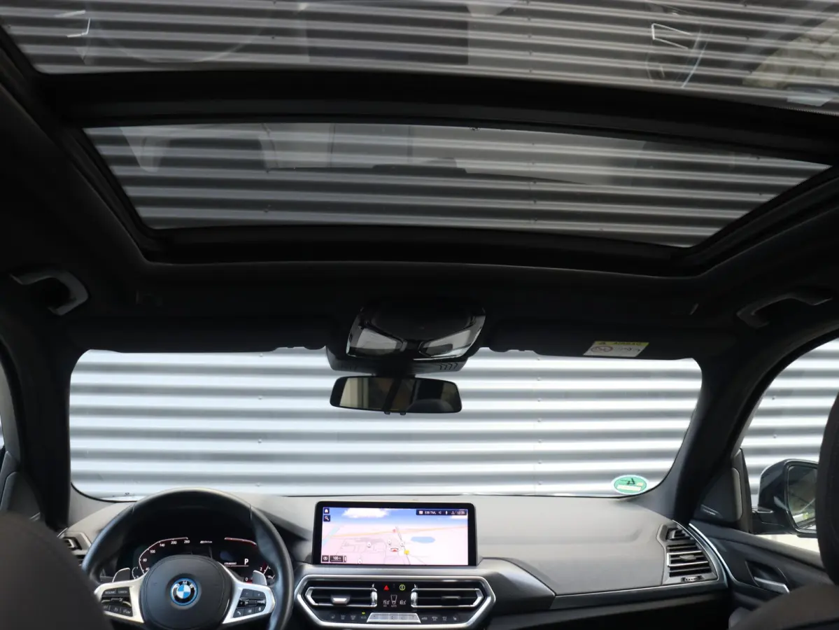 xDrive30e | M Sportpakket | Panodak | Head-Up | Harman Kardon | Comfort Access | Elektr. Stoelen | Parking Pack | 19'' LMV