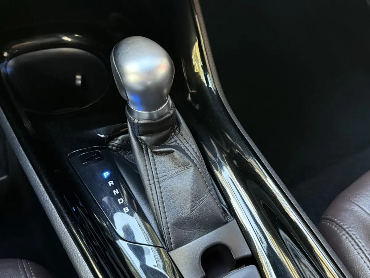 1.8 Hybrid Executive | Navigatie | Climate Control | Stoelverwarming | Cruise Control | Licht metalen velgen