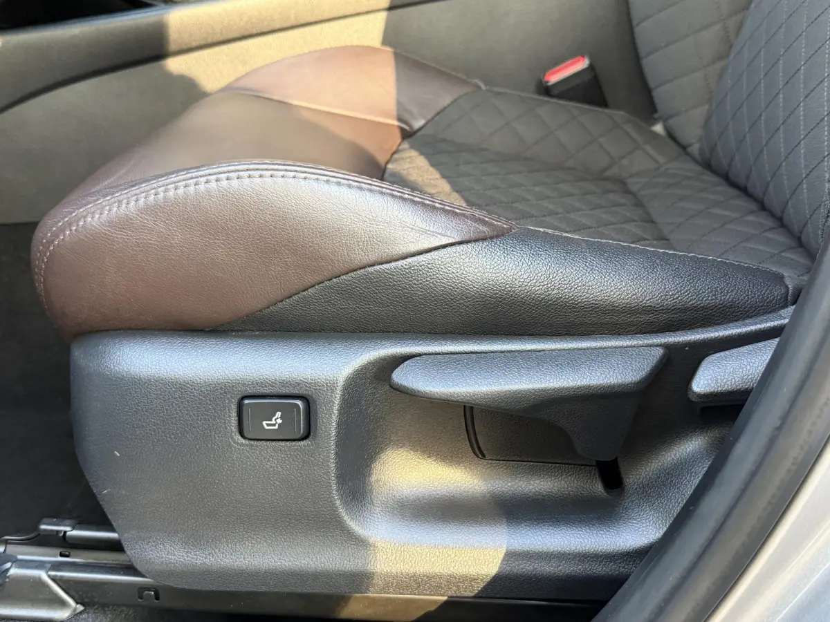 1.8 Hybrid Executive | Navigatie | Climate Control | Stoelverwarming | Cruise Control | Licht metalen velgen