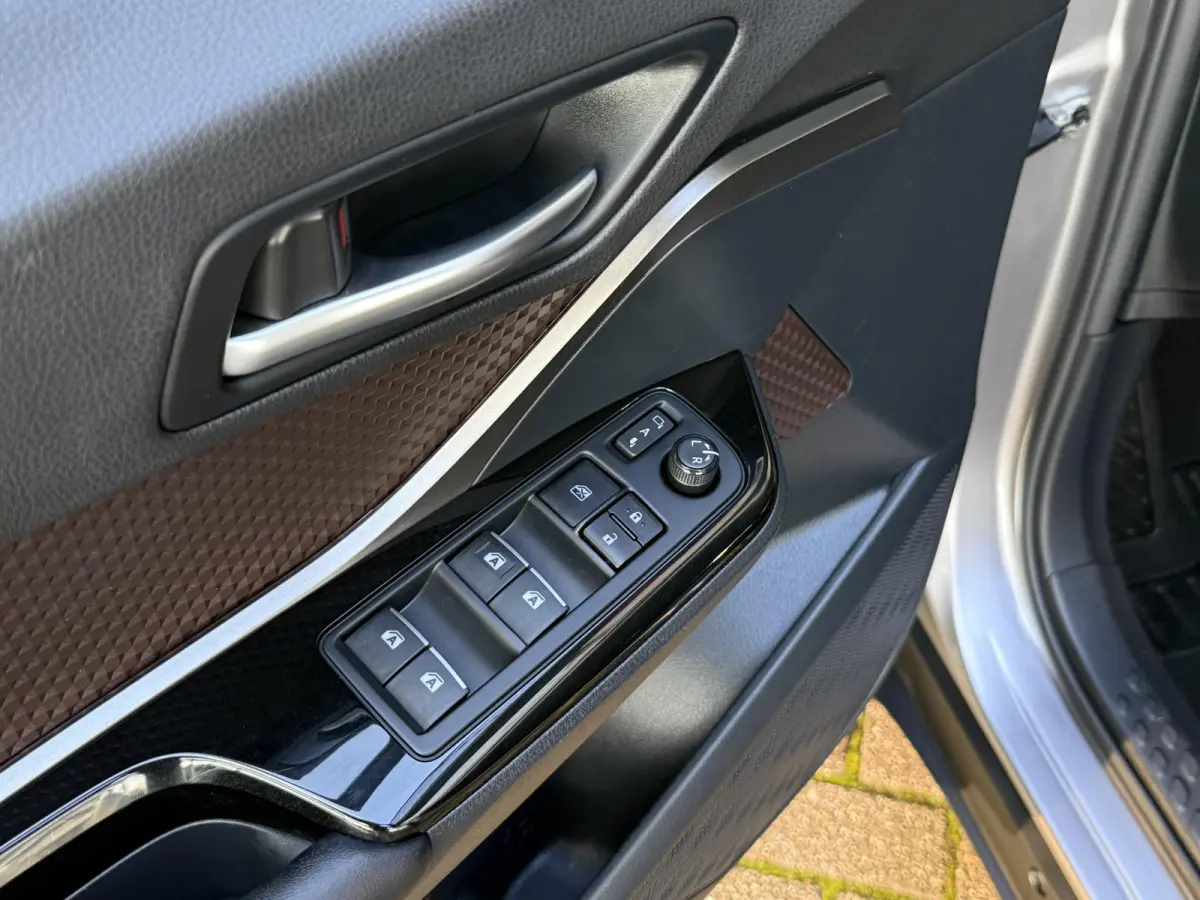 1.8 Hybrid Executive | Navigatie | Climate Control | Stoelverwarming | Cruise Control | Licht metalen velgen