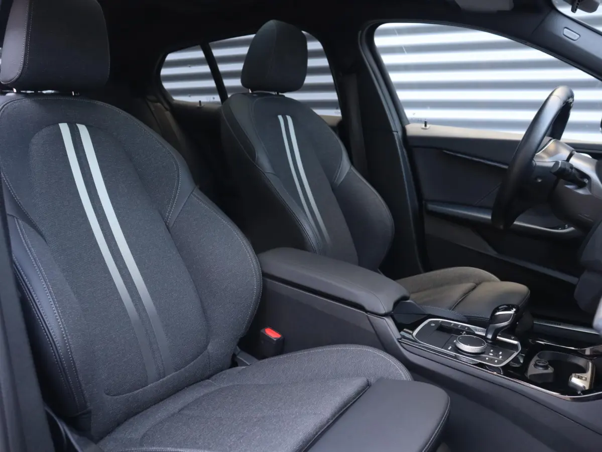 118i | Executive | Sport Line | Panodak | Camera | Verwarmbare Voorstoelen | Sportstoelen | Getint Glas | Apple Carplay | 17'' LMV