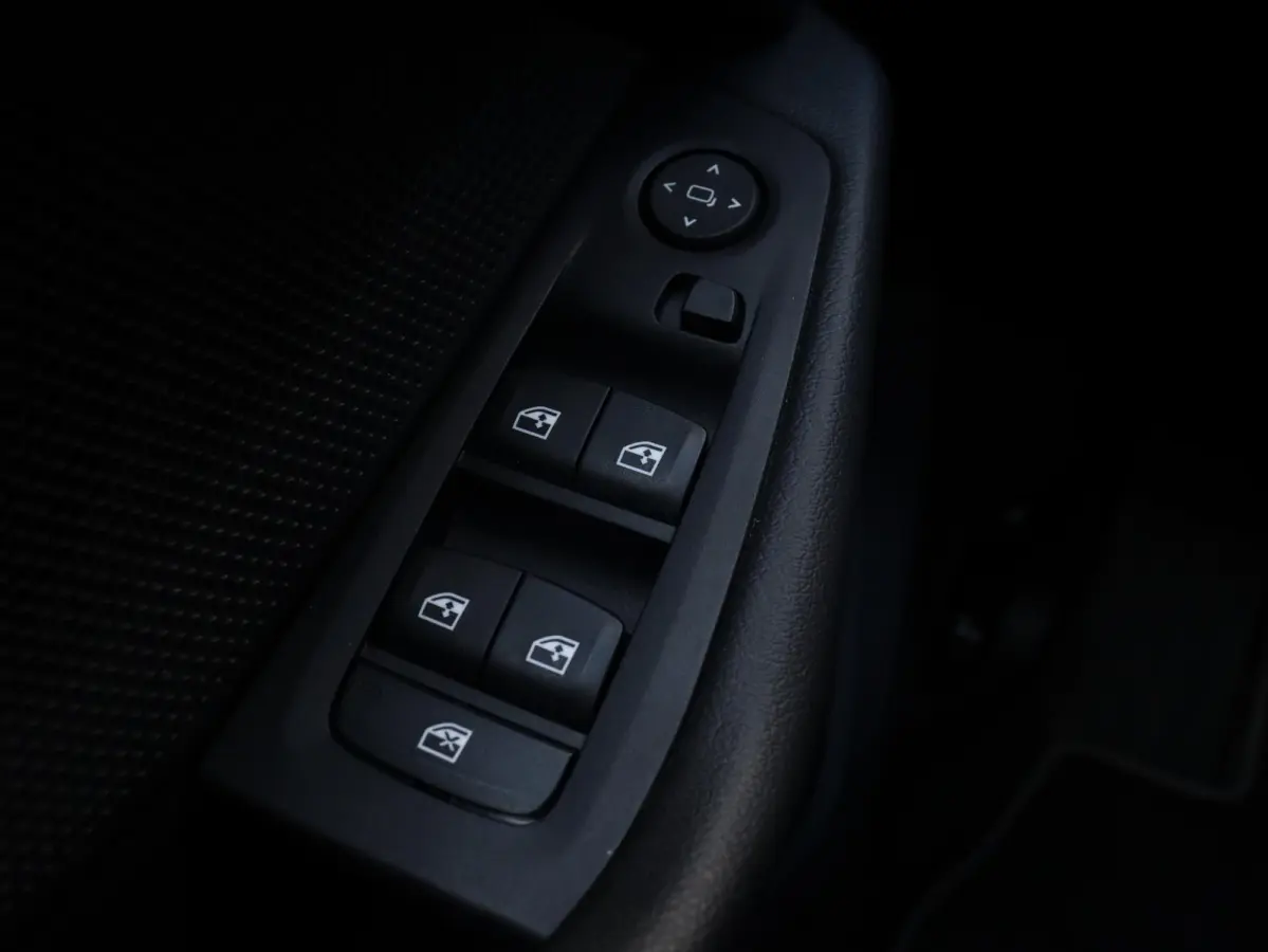 118i | Executive | Sport Line | Panodak | Camera | Verwarmbare Voorstoelen | Sportstoelen | Getint Glas | Apple Carplay | 17'' LMV