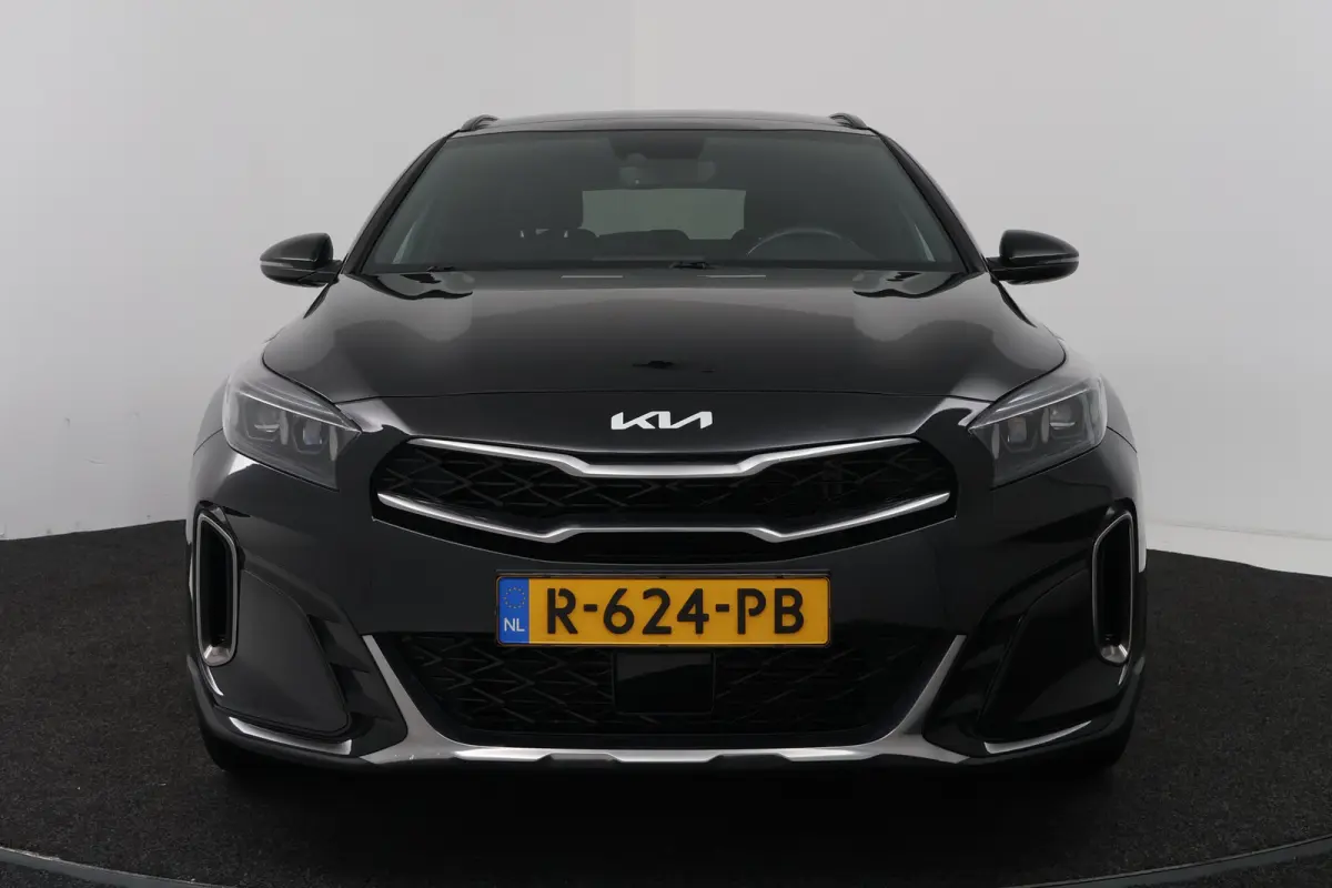 1.5 T-GDi GT-Line First Edition (PANORAMADAK, TREKHAAK AFNEEMBAAR, CAMERA, STUUR-/STOELVERWAMRING)