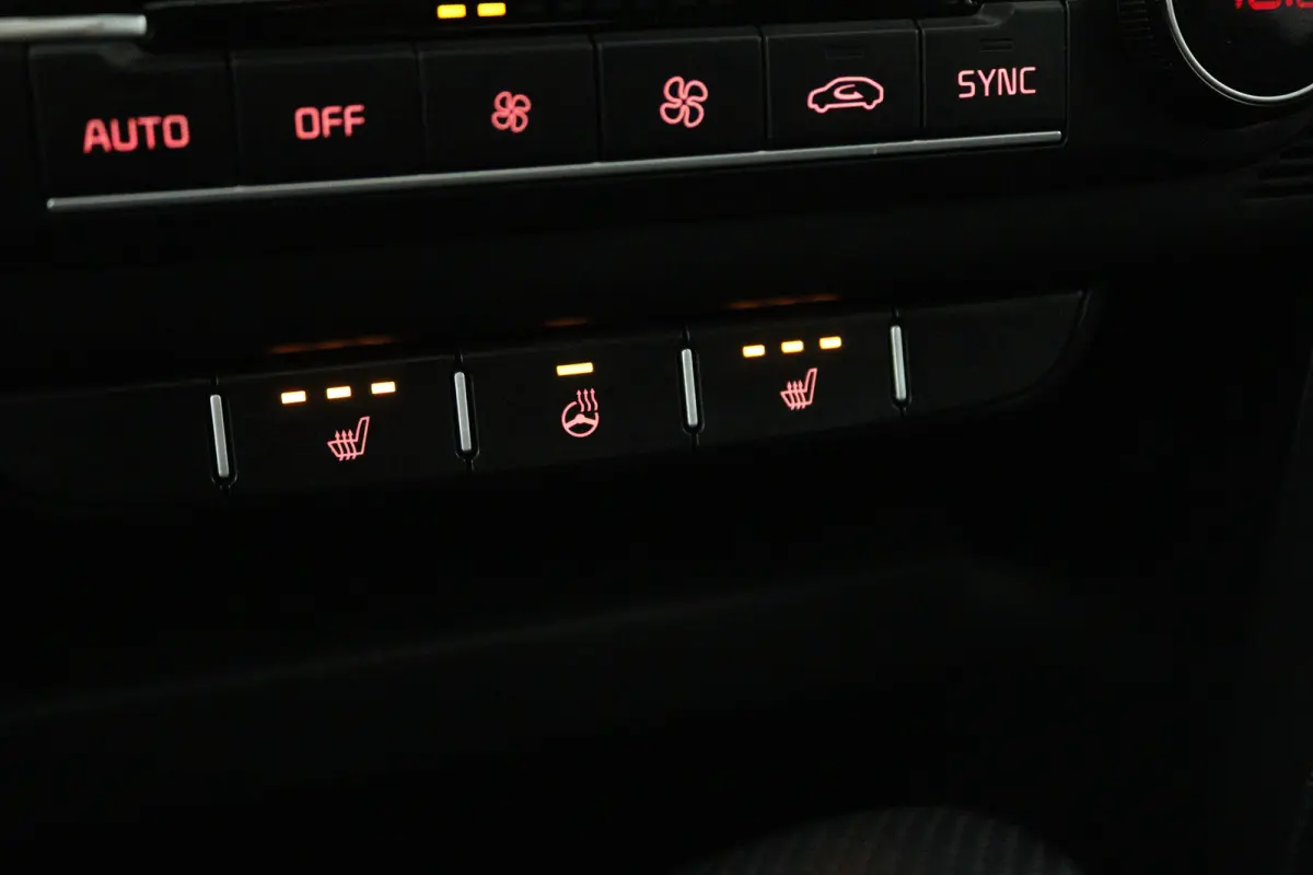 1.5 T-GDi GT-Line First Edition (PANORAMADAK, TREKHAAK AFNEEMBAAR, CAMERA, STUUR-/STOELVERWAMRING)