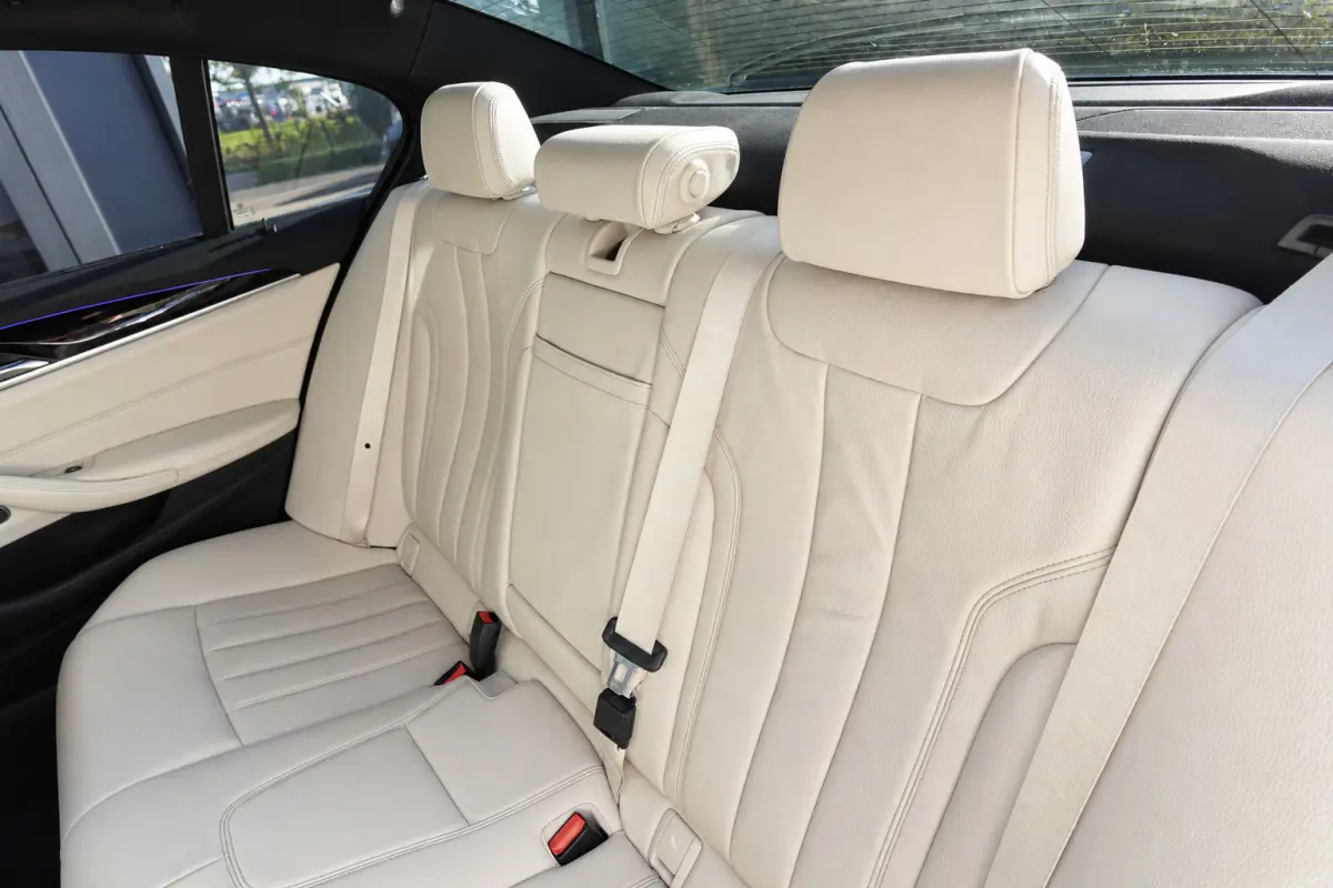 M550i xDrive PANO HUD HARMAN VOL