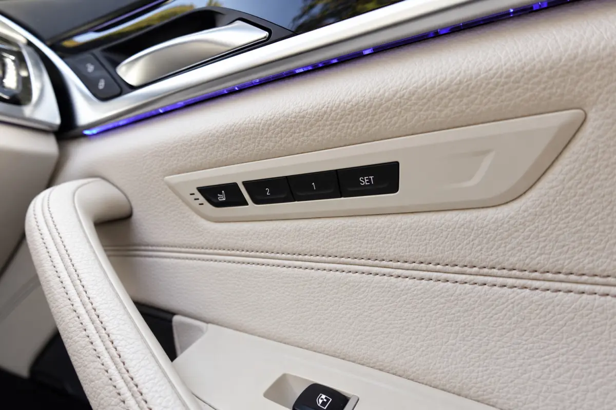 M550i xDrive PANO HUD HARMAN VOL