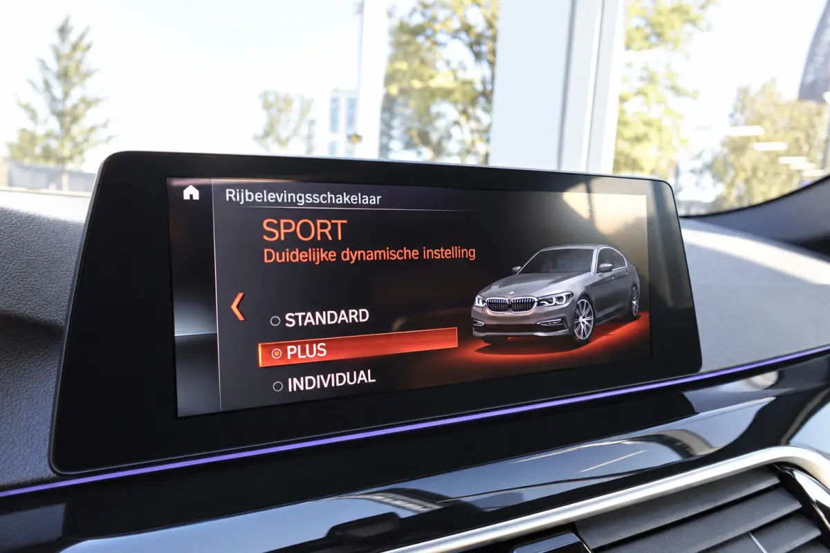 M550i xDrive PANO HUD HARMAN VOL