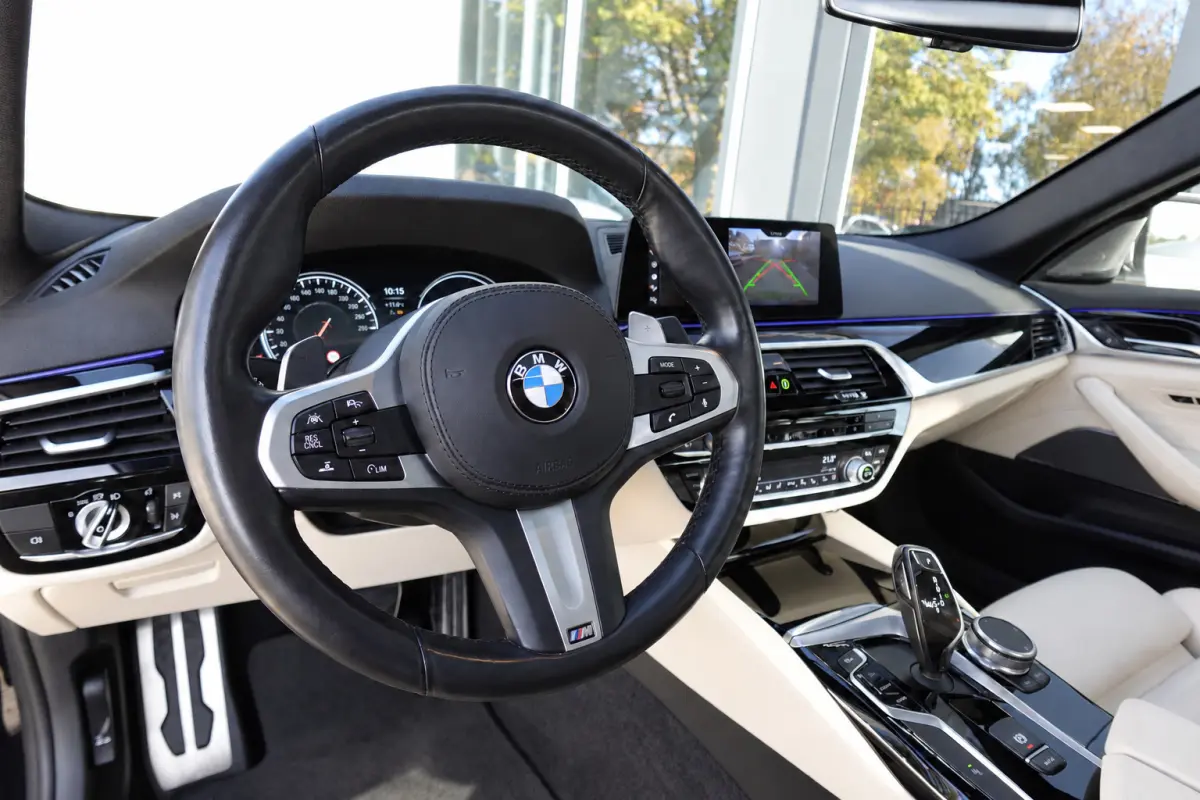 M550i xDrive PANO HUD HARMAN VOL