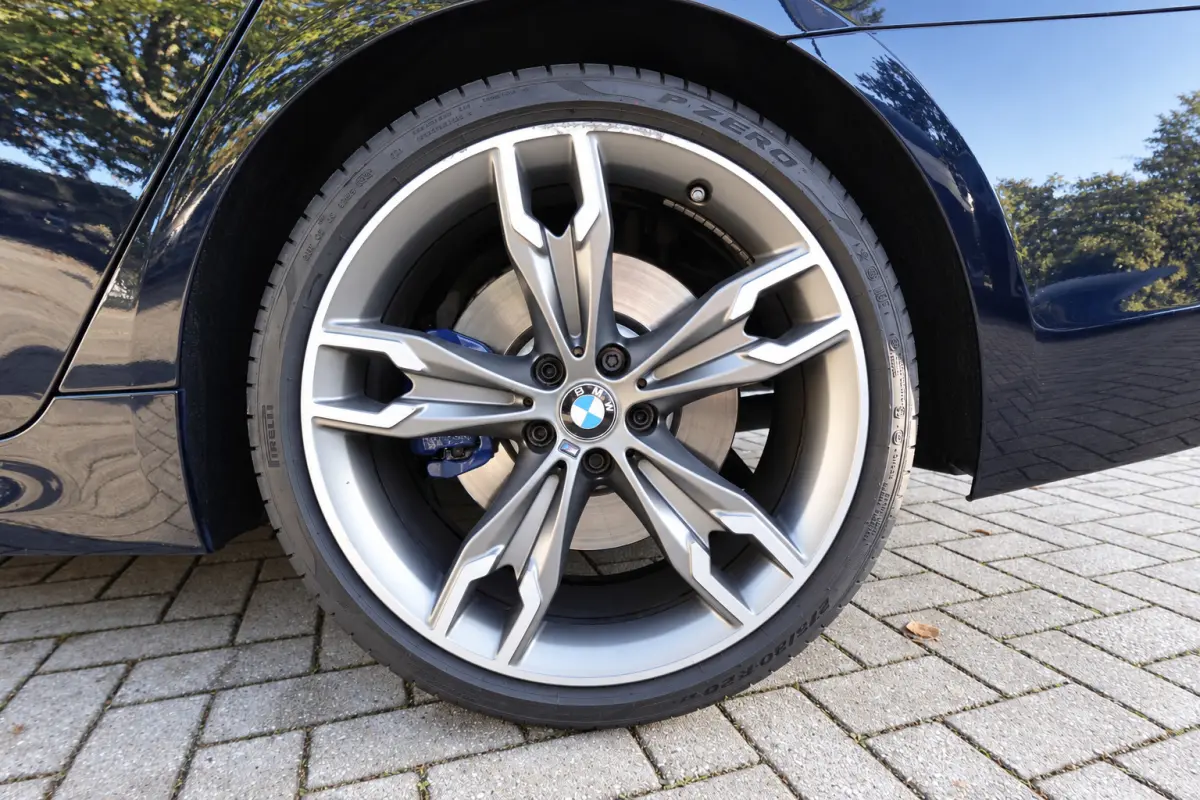 M550i xDrive PANO HUD HARMAN VOL