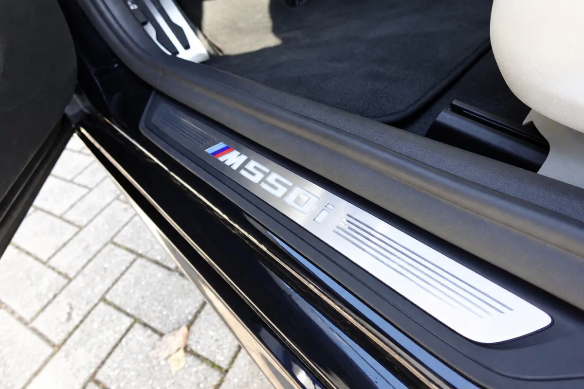M550i xDrive PANO HUD HARMAN VOL