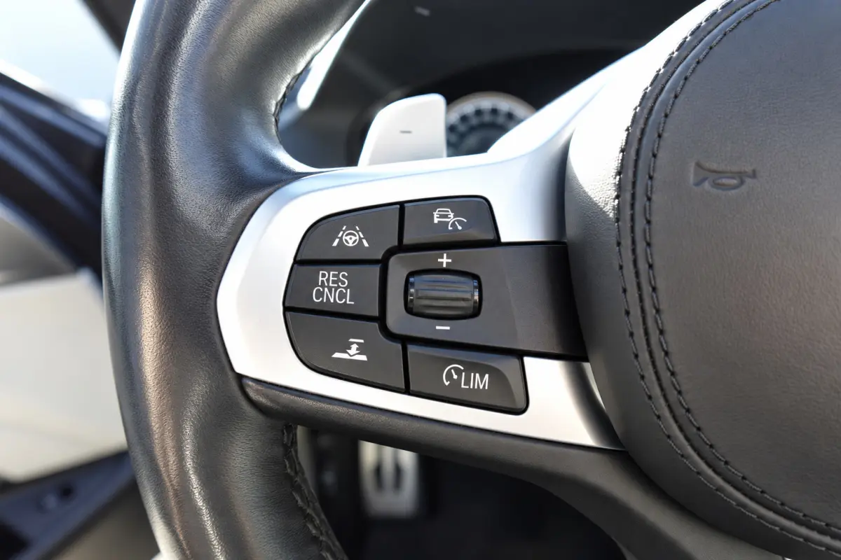 M550i xDrive PANO HUD HARMAN VOL