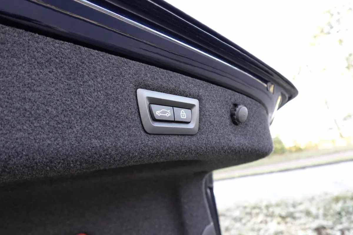 M550i xDrive PANO HUD HARMAN VOL
